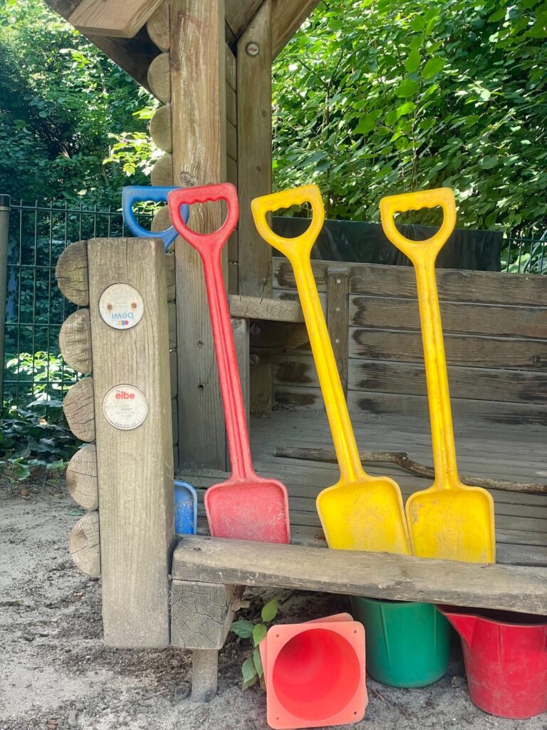 Großer Garten des Kinderladens